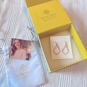 NWT Kendra Scott Sophia Drop Earrings in Rose Gold